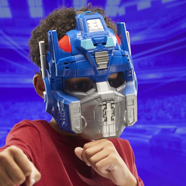 TF ONE 2 IN 1 OPTIMUS PRIME ORION PAX MASK ACTION FIGURE 1 (4 of 15)